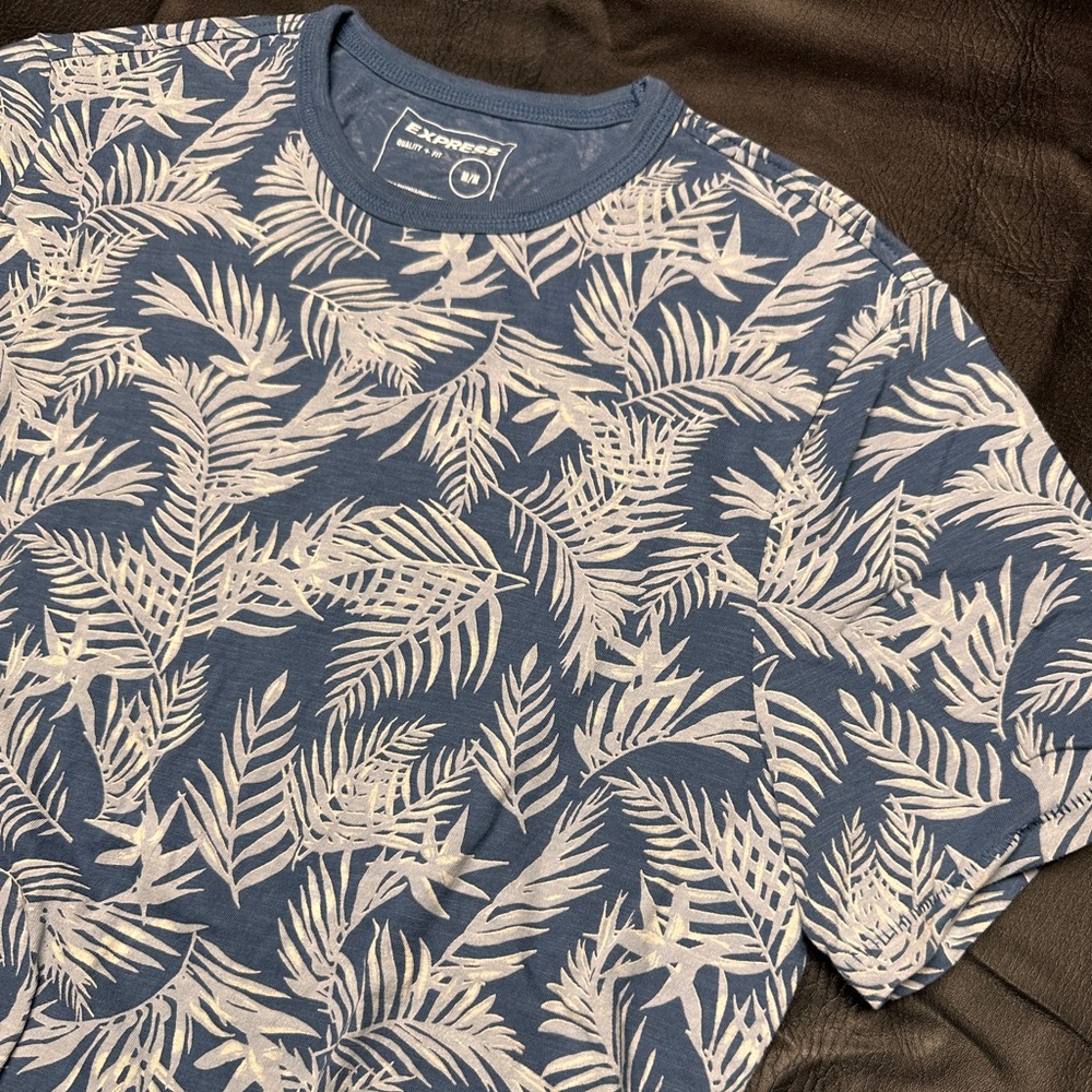 Express Men’s Floral Short Sleeve T-Shirt - Picture 3 of 3